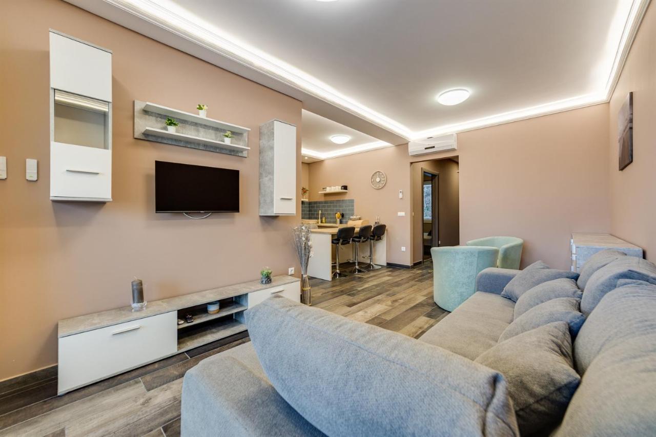 Forest Foeldvar Apartmanok By Bltn Balatonföldvár Eksteriør bilde